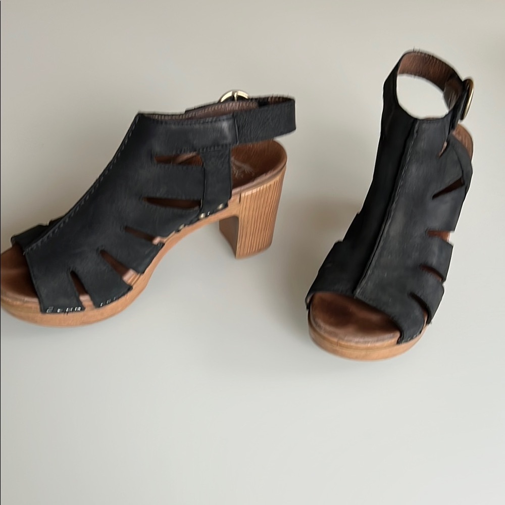 Dansko Black Heels with Leather Upper and Chunky Heel